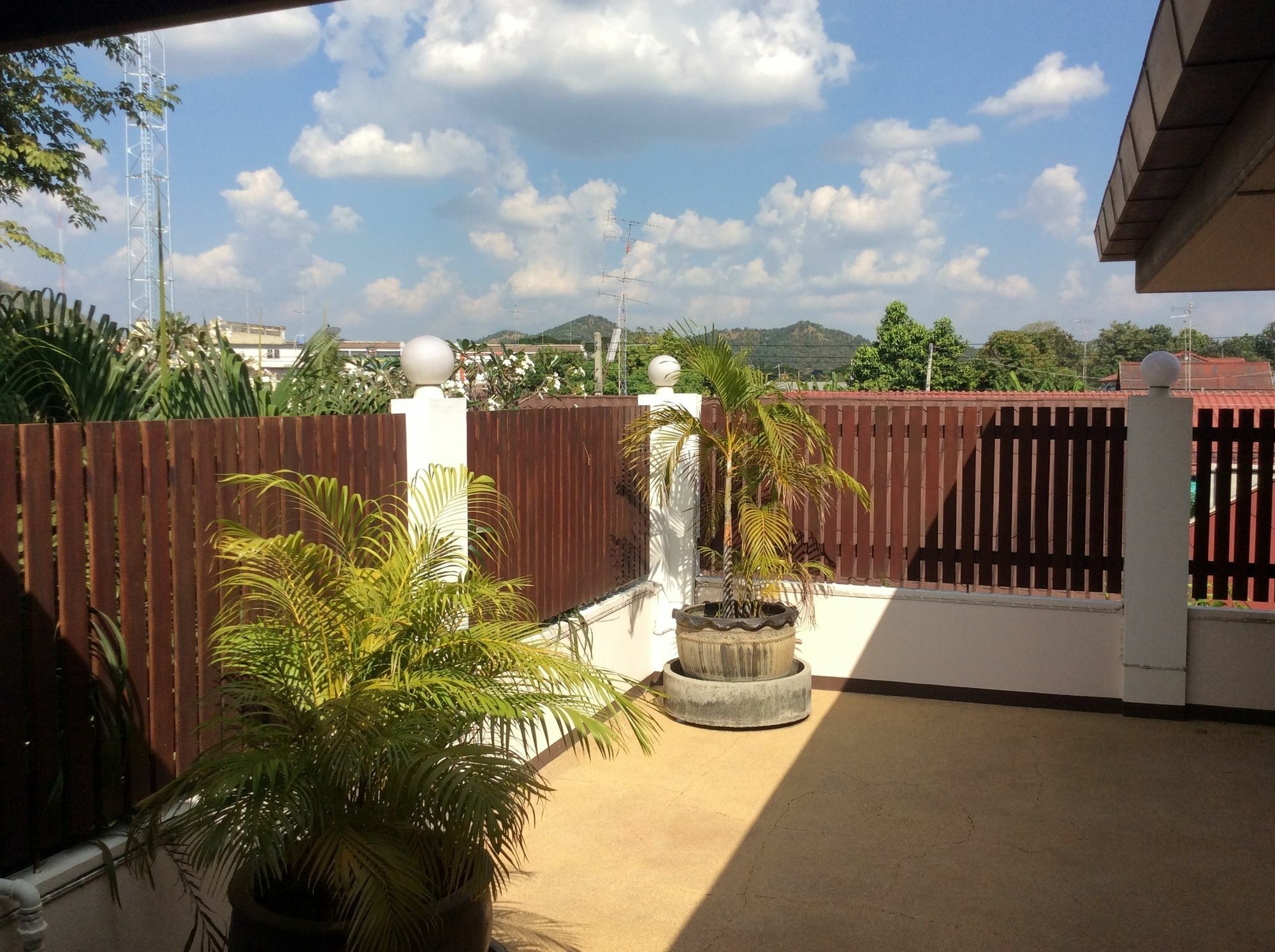 The Nine Guest House Kanchanaburi Ngoại thất bức ảnh