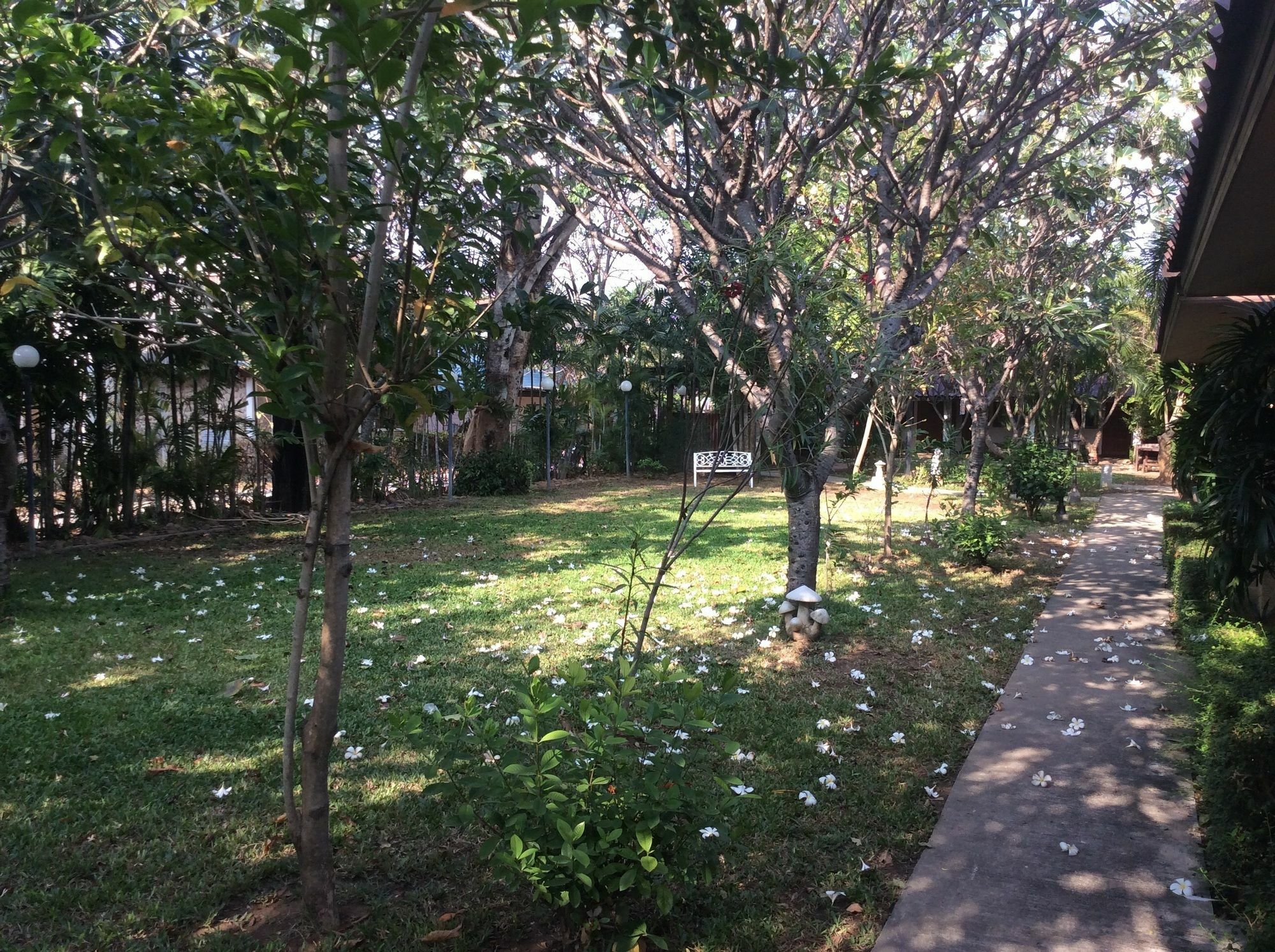 The Nine Guest House Kanchanaburi Ngoại thất bức ảnh